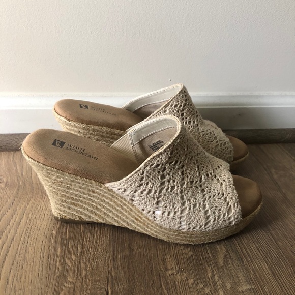 Cream wedge sandals - Picture 3 of 4